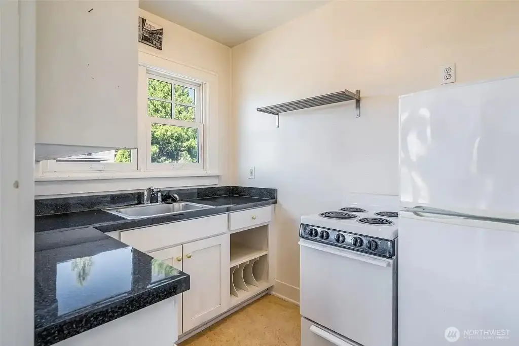 746 10th Avenue E, Seattle, WA 98102 