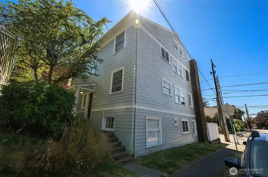 746 10th Avenue E, Seattle, WA 98102 