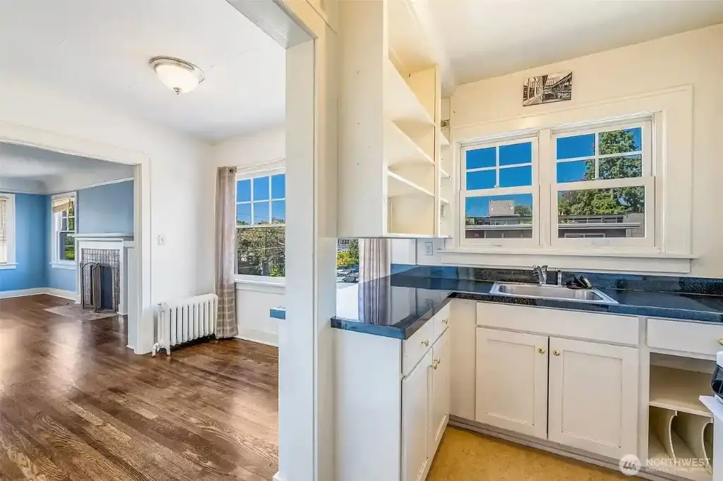 746 10th Avenue E, Seattle, WA 98102 