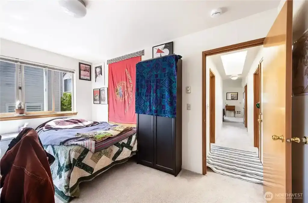 8530 Nesbit Avenue N, Seattle, WA 98103 