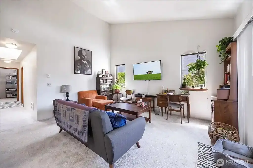 8530 Nesbit Avenue N, Seattle, WA 98103 