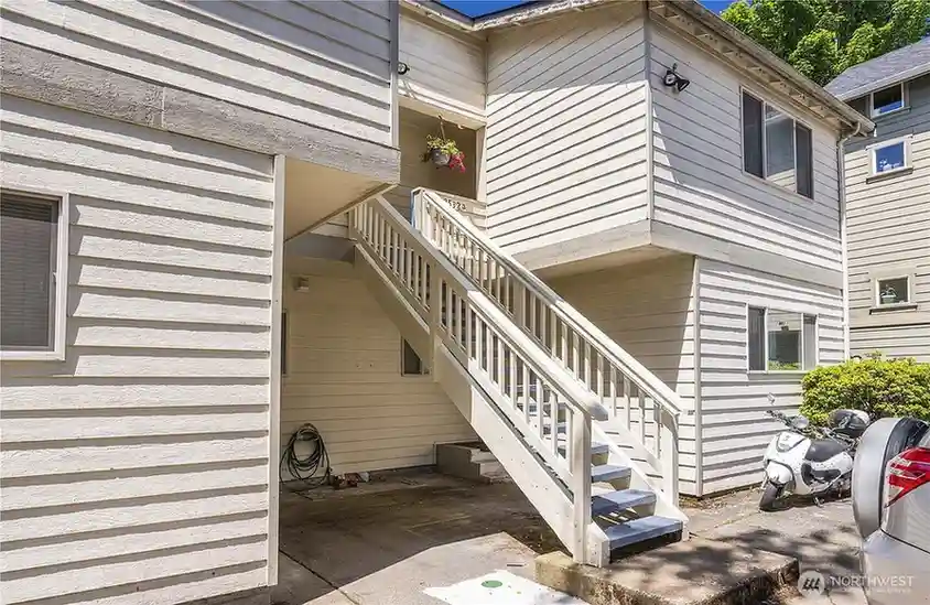 8530 Nesbit Avenue N, Seattle, WA 98103 