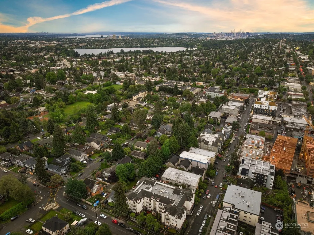 411 N 90th Street UNIT 305, Seattle, WA 98103 