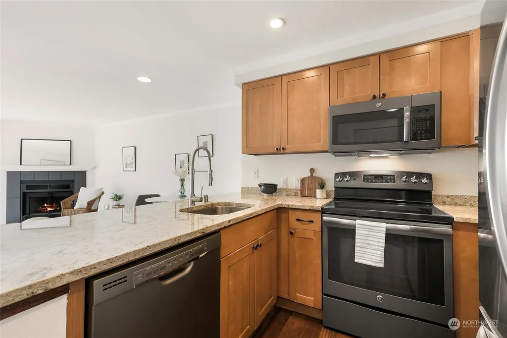 411 N 90th Street UNIT 305, Seattle, WA 98103 