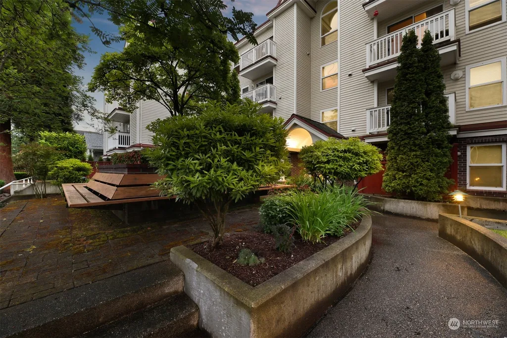 411 N 90th Street UNIT 305, Seattle, WA 98103 