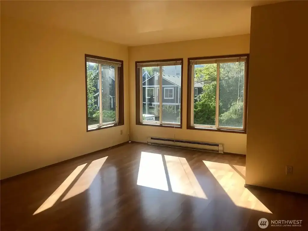 5210 11th Avenue NE, Seattle, WA 98105 