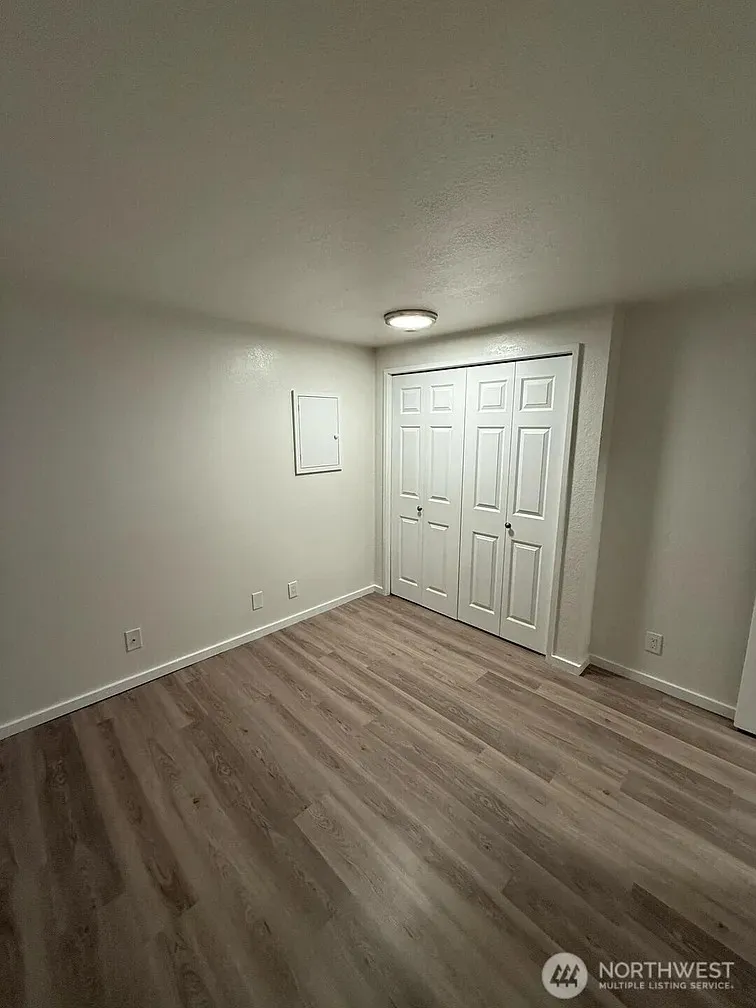5210 11th Avenue NE, Seattle, WA 98105 