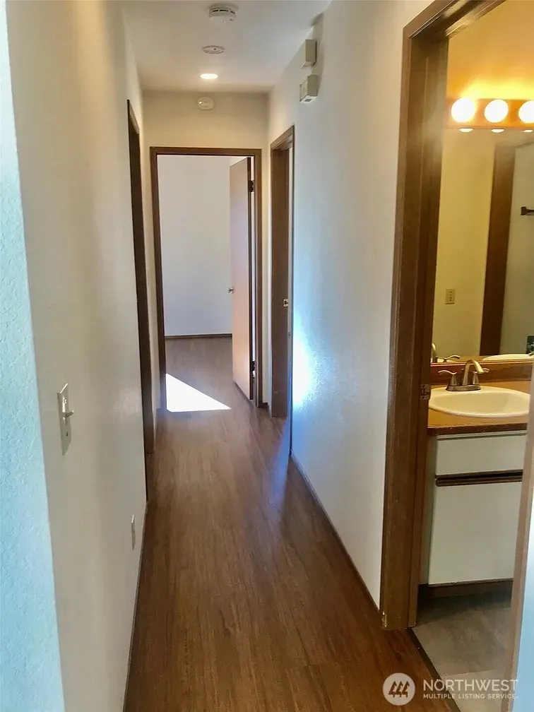 5210 11th Avenue NE, Seattle, WA 98105 