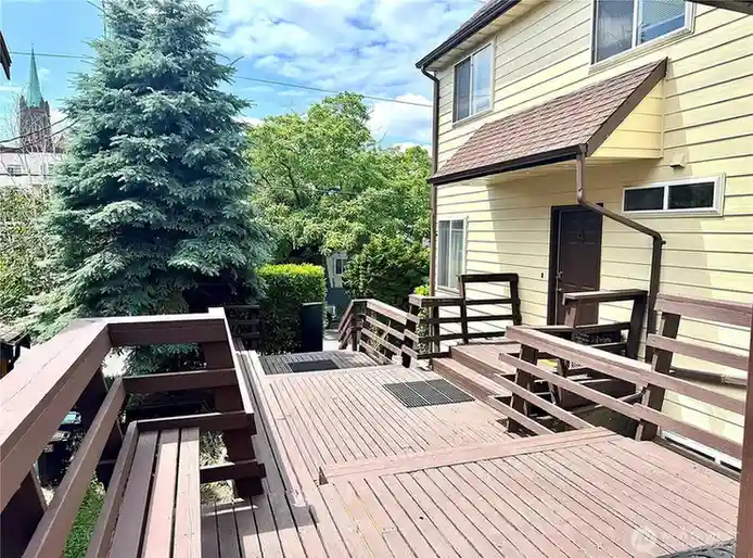 5210 11th Avenue NE, Seattle, WA 98105 