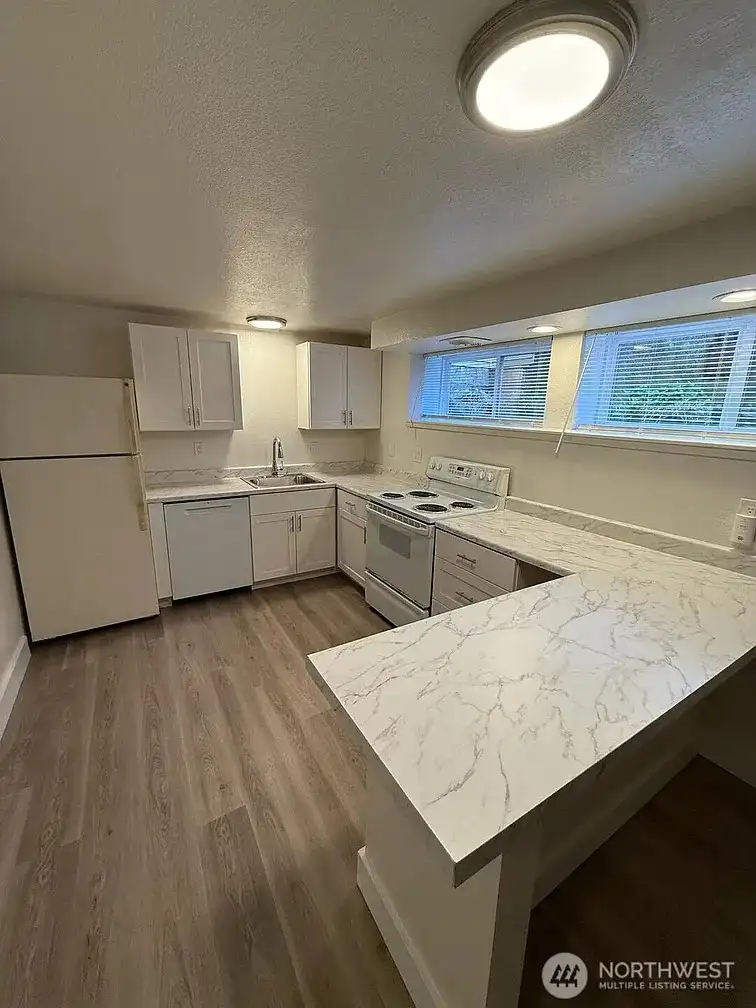 5210 11th Avenue NE, Seattle, WA 98105 