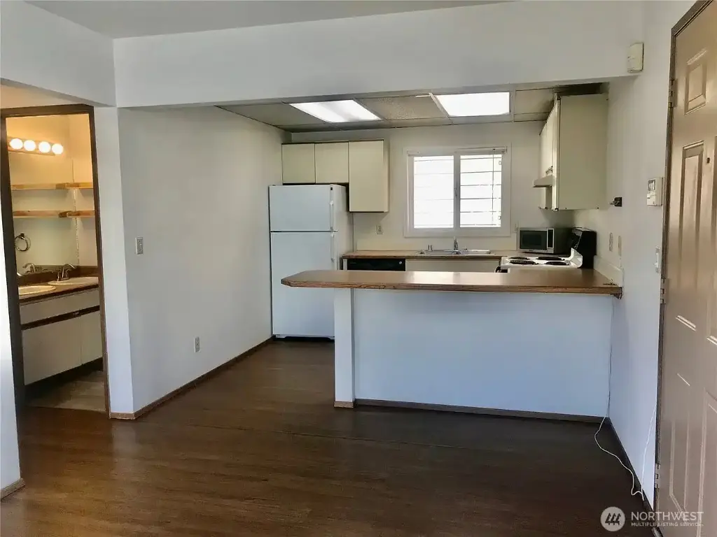 5210 11th Avenue NE, Seattle, WA 98105 