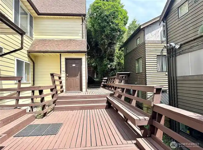 5210 11th Avenue NE, Seattle, WA 98105 