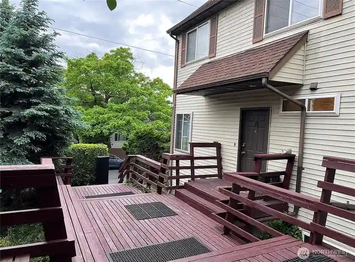 5210 11th Avenue NE, Seattle, WA 98105 