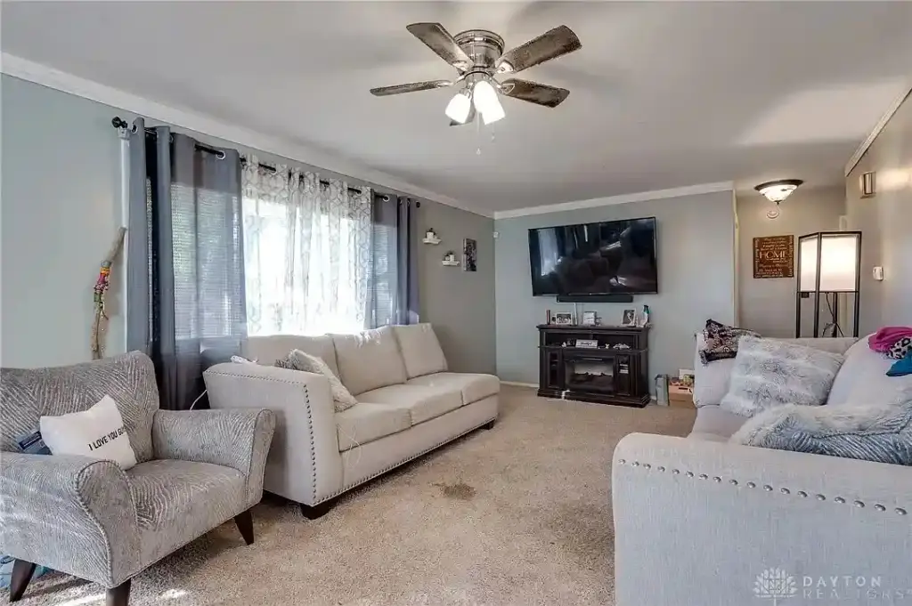 30 Whispering Dr, Trotwood, OH 45426 