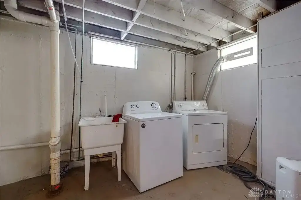 30 Whispering Dr, Trotwood, OH 45426 