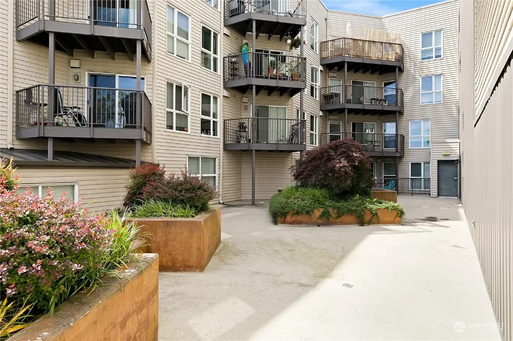 4020 Aurora Avenue N UNIT 402, Seattle, WA 98103 