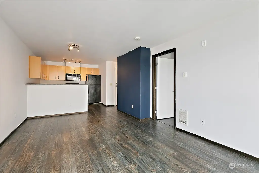 4020 Aurora Avenue N UNIT 402, Seattle, WA 98103 