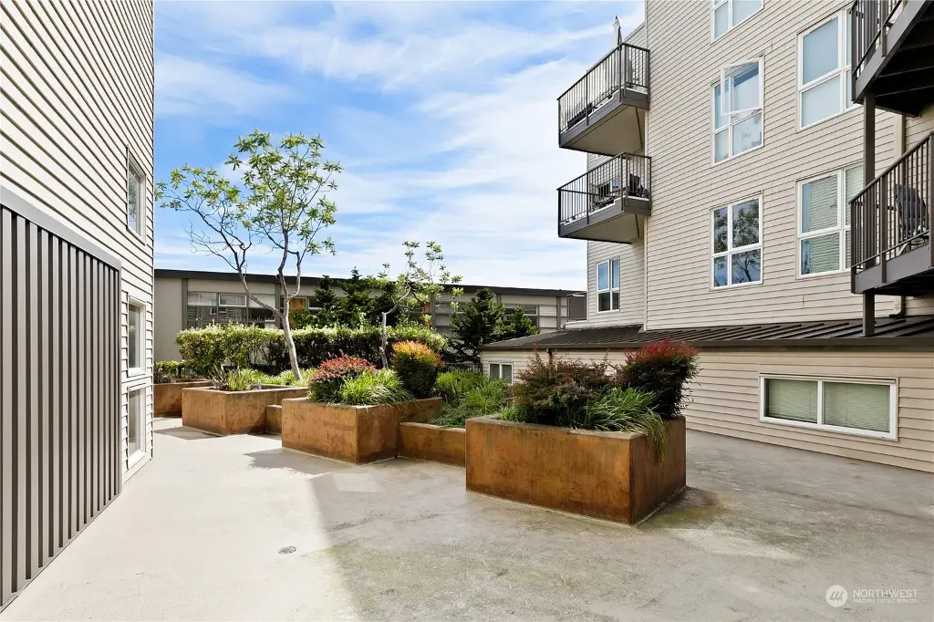 4020 Aurora Avenue N UNIT 402, Seattle, WA 98103 