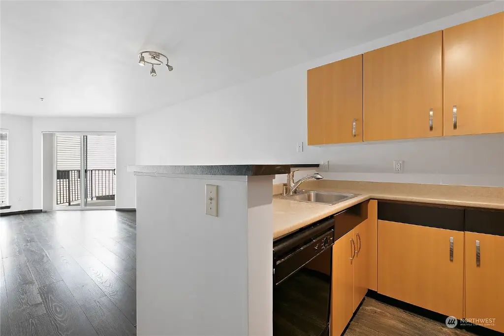 4020 Aurora Avenue N UNIT 402, Seattle, WA 98103 