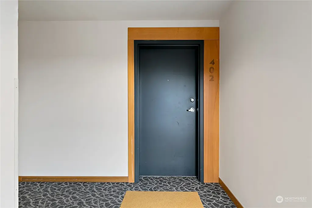 4020 Aurora Avenue N UNIT 402, Seattle, WA 98103 