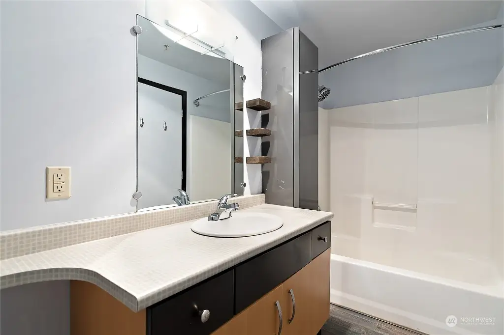 4020 Aurora Avenue N UNIT 402, Seattle, WA 98103 