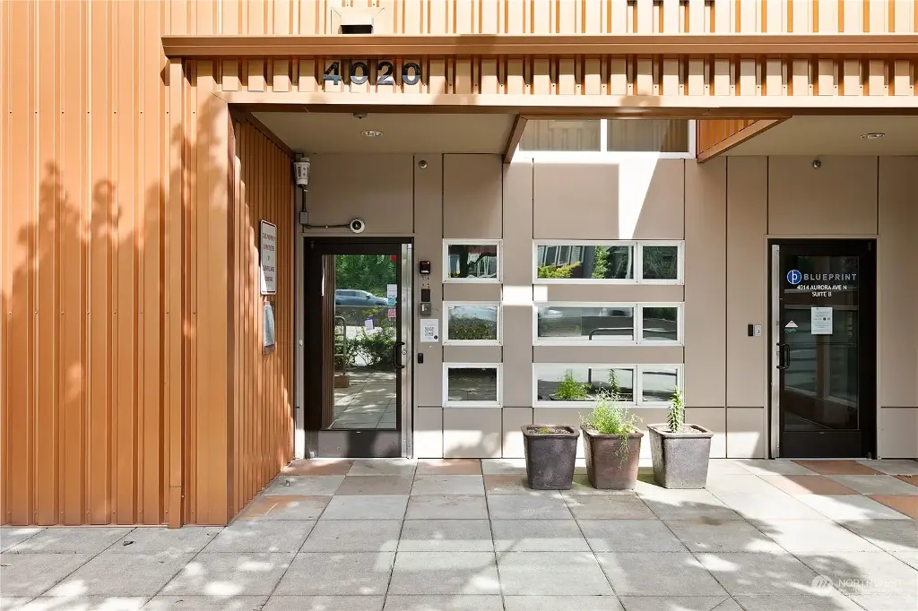 4020 Aurora Avenue N UNIT 402, Seattle, WA 98103 