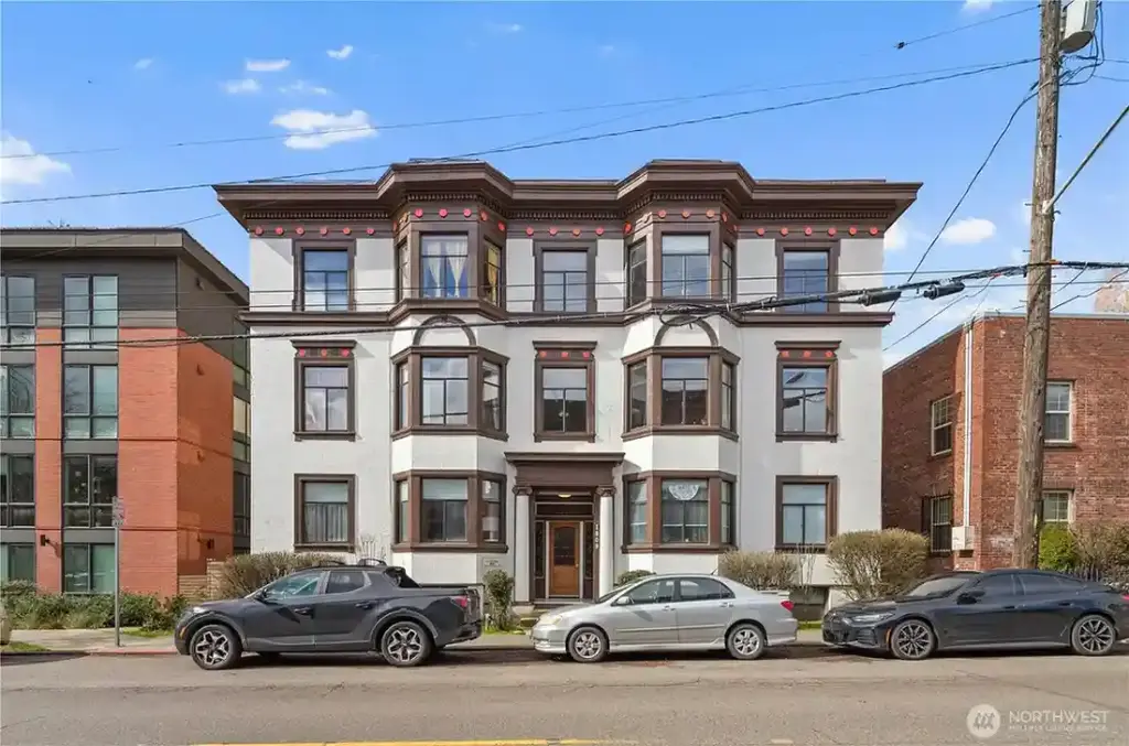 Fully Occupied Historic Building with Cap Rate 5.67% – Add More Units!