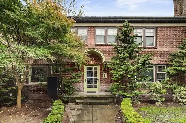 2003 Boylston Avenue E, Seattle, WA 98102 