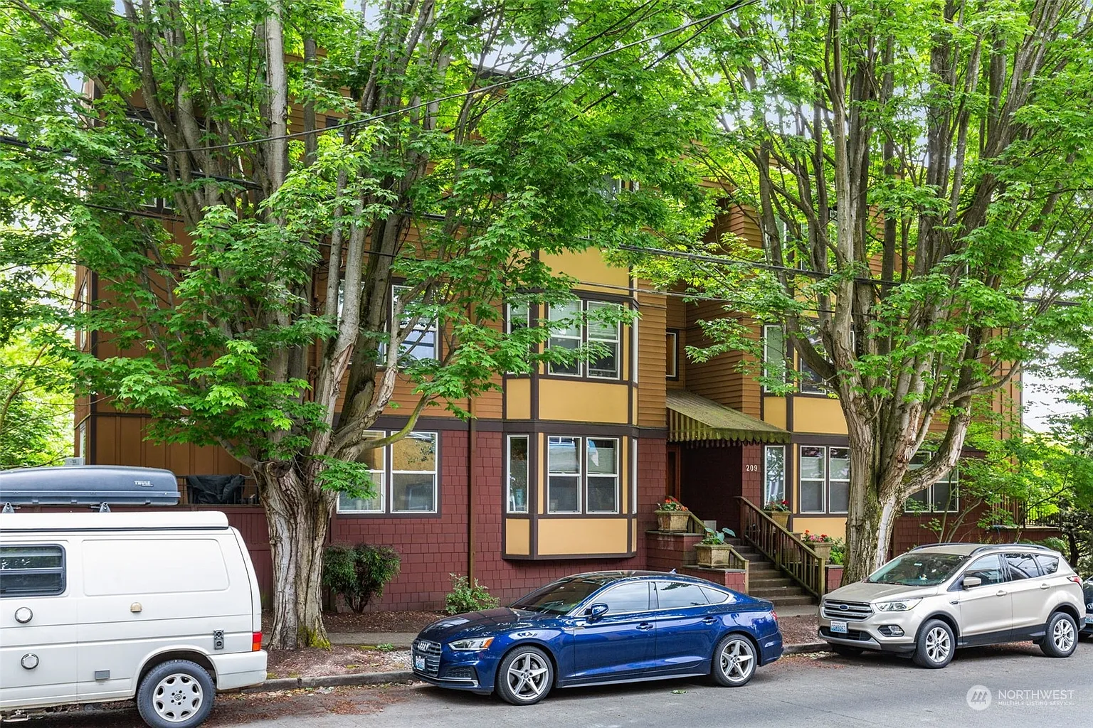 209 N 39th Street UNIT 303, Seattle, WA 98103 