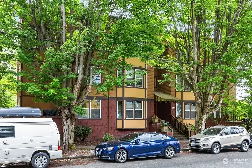 209 N 39th Street UNIT 303, Seattle, WA 98103 