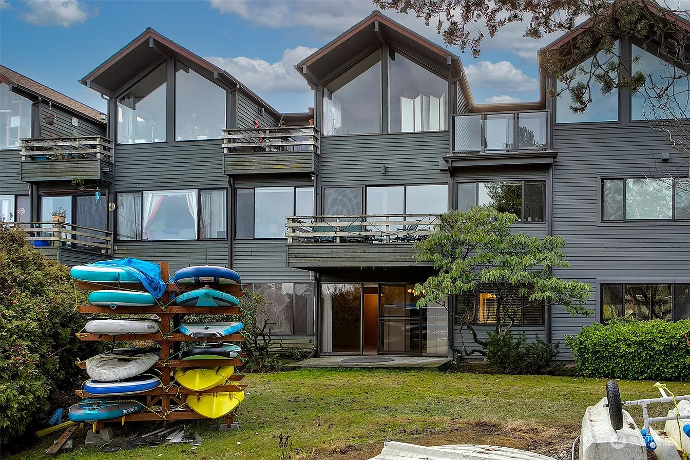 19428 Aurora Avenue N UNIT 106, Shoreline, WA 98133 