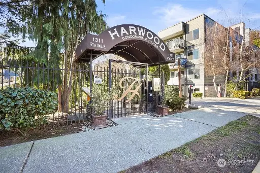 Modern Condo with Scenic Views and Convenient City Access 
