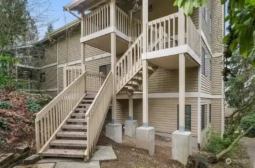 412 10th Street UNIT B202, Kirkland, WA 98033 