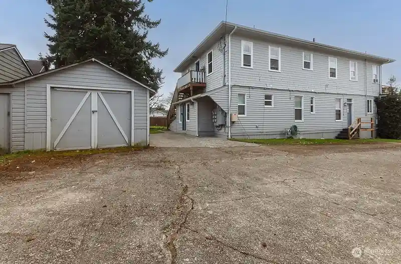 A Turnkey 6-Plex with Top-Tier Improvements