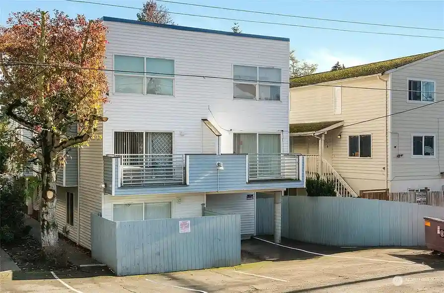 10335 Midvale Avenue N, Seattle, WA 98133 