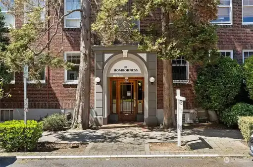 Price‑Reduced Urban Gem Featuring Open Kitchen & Updated Lighting